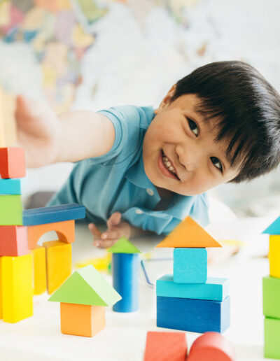 Smiling little constructor, Creating new cities
